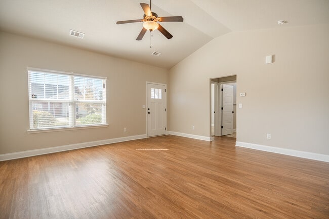 Building Photo - 600 Trellis Square