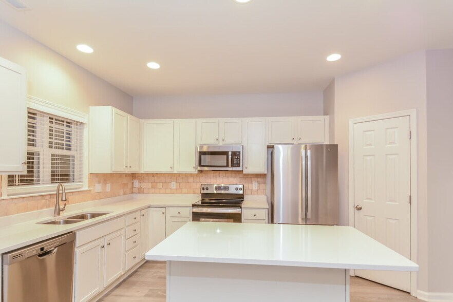 Building Photo - 141 Pearson Place