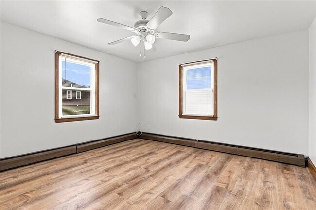 Building Photo - 23 Amory St