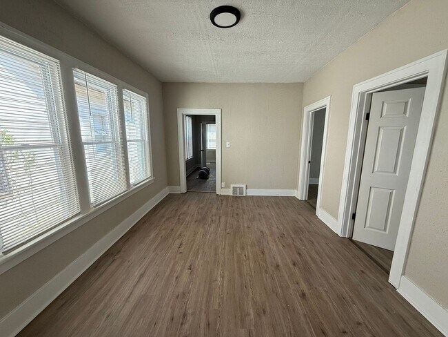 Building Photo - Fully Renovated 3-Bedroom Home – Move-In R...
