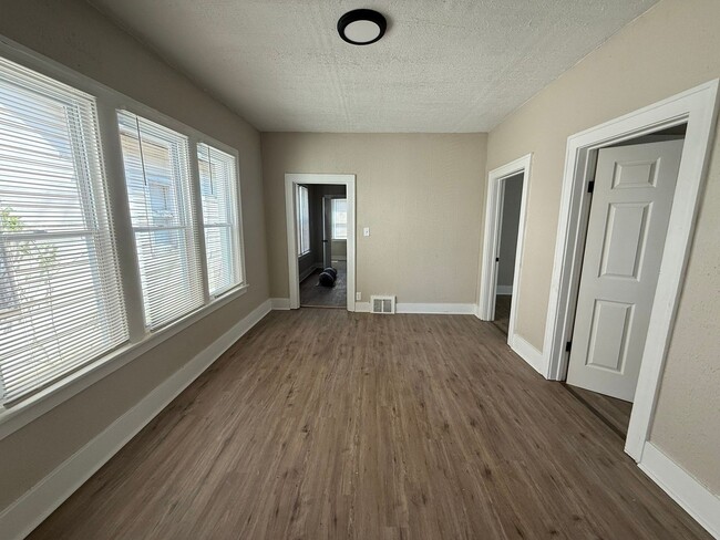 Building Photo - Renovated 3-Bedroom Home – We Welcome Sect...
