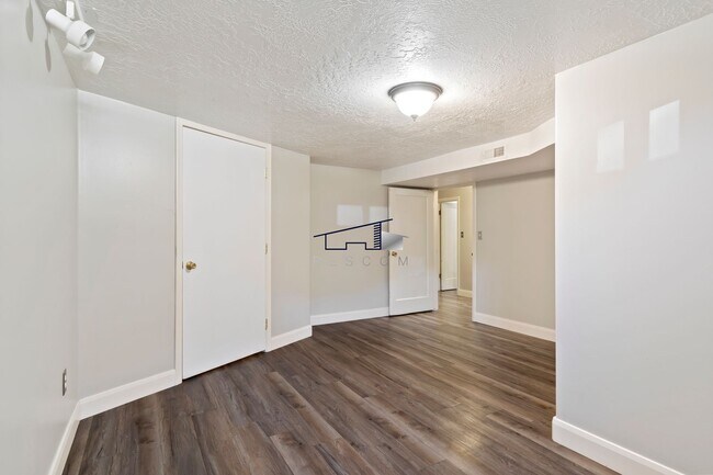 Building Photo - 1332 36th St