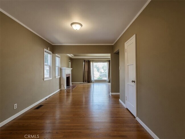 Building Photo - 3907 Edgehill Dr