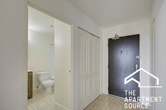 Building Photo - 1000 N La Salle Dr