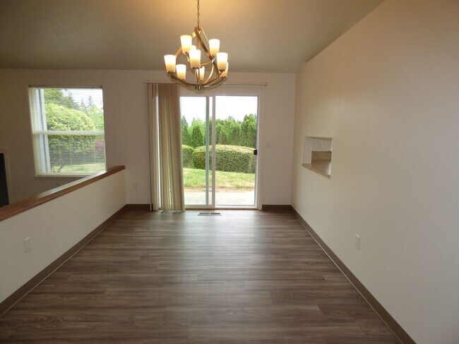 Building Photo - Rent Special: 1/2 Off August's Rent!! 3 bed 2 bath House in South Salem!