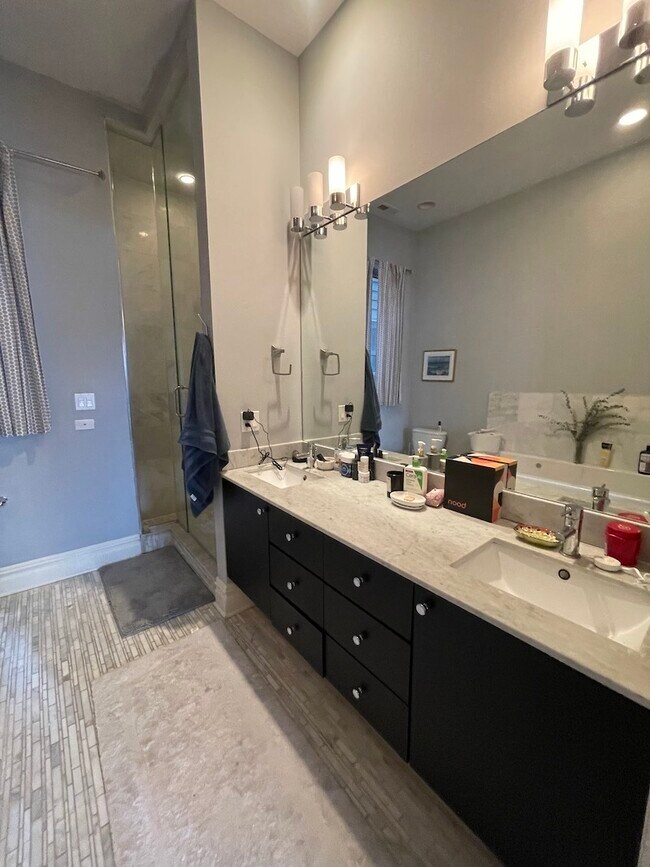 Building Photo - 1746-52 W North Ave