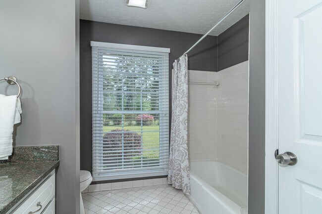 Building Photo - Beautiful and Updated 5 Bedroom Home