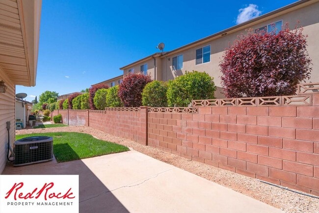 Building Photo - Spacious 3-Bed, 2-Bath Ivins Townhome – Do...