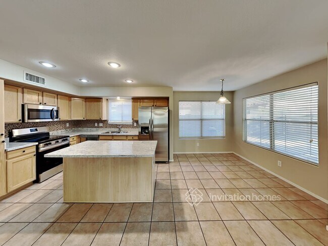 Building Photo - 1755 E Toledo St