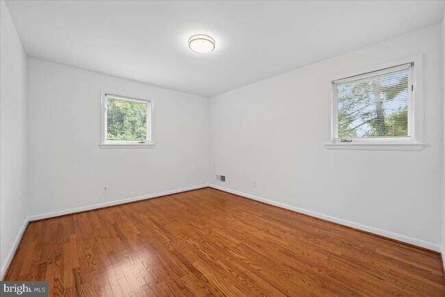 Building Photo - 9202 Wilmett Ct