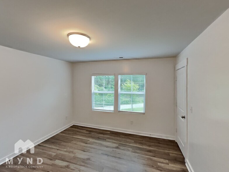 Building Photo - 3944 Cushman St