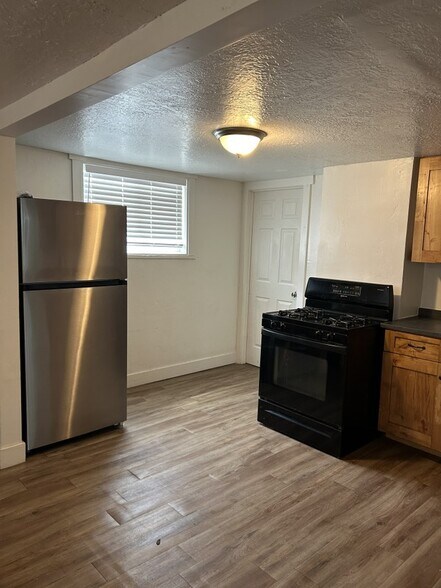 Building Photo - 580 S 300 W