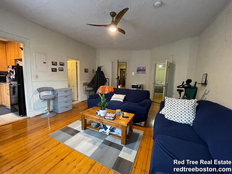 Building Photo - 916 Beacon St