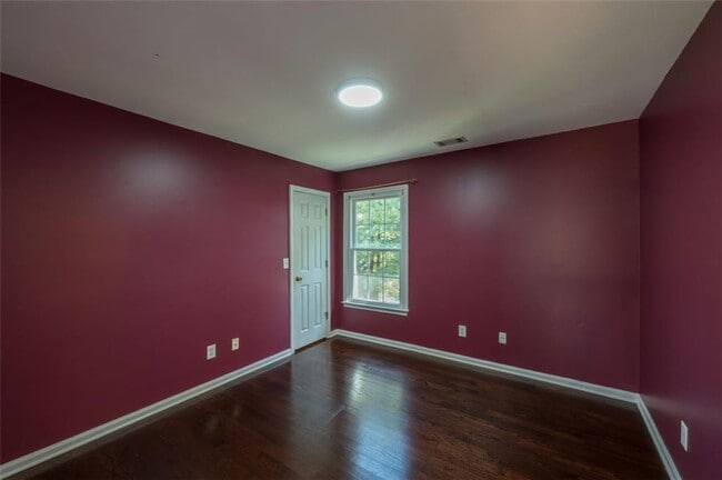 Building Photo - 2433 Gablewood Dr NE