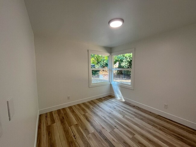 Building Photo - Charming NE Portland Apartment Near Parks, Shops & Transit