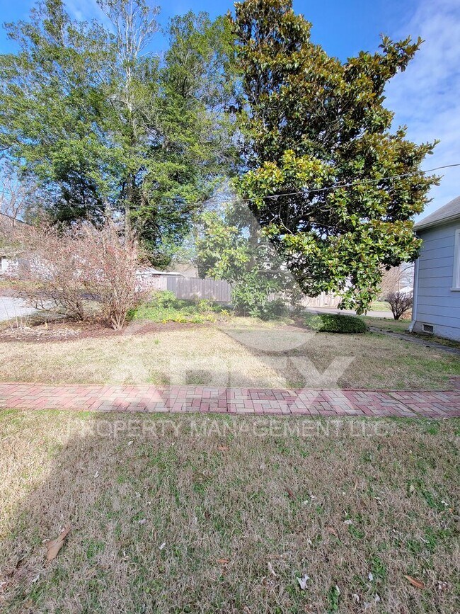Building Photo - Craftsman Style 2 Bd 1- Ba Single Family H...