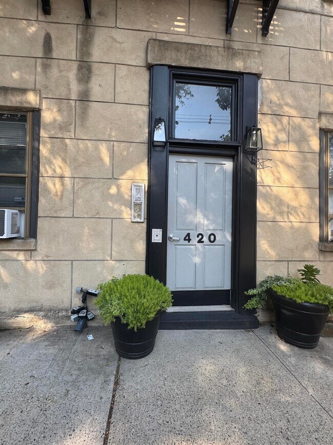 Building Photo - 420 2nd St
