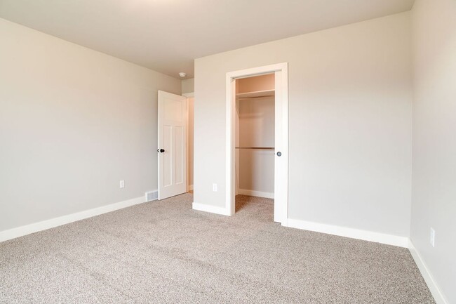 Building Photo - Modern 4-Bedroom Home in Moorhead