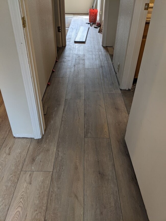 Building Photo - Free Rent for 2 months.   3-Bedroom, 2-Bath Oasis: Close to Hospital, Washer/Dryer Included, Park...