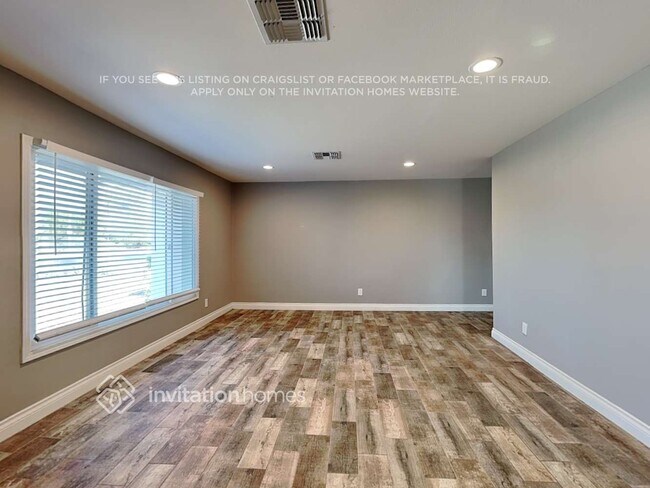 Building Photo - 1335 E Hermosa Dr