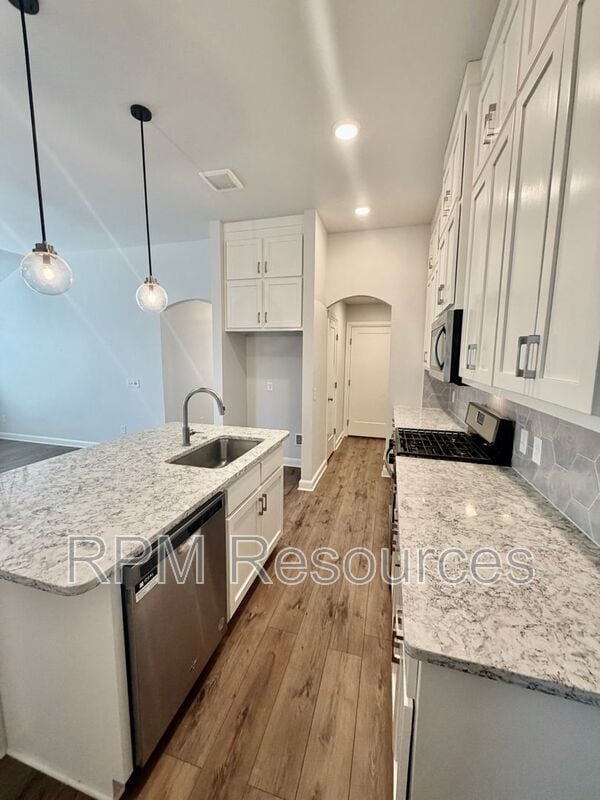 Building Photo - 412 Kearny Ln