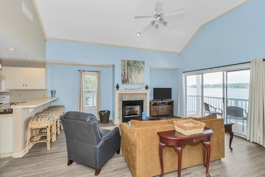 Building Photo - 203 Sunset Point Dr