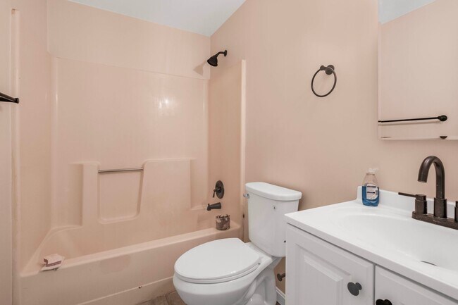 Building Photo - Spacious 4 BR/2.5 BA Single-Family Home in...