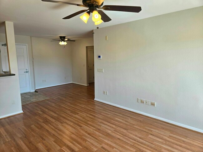 Building Photo - 7130 Shoreline Dr