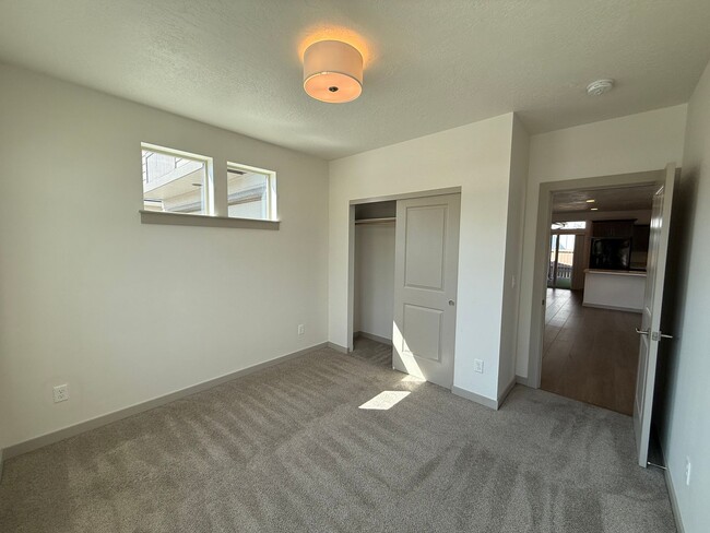 Building Photo - 21 NE Cessna Dr
