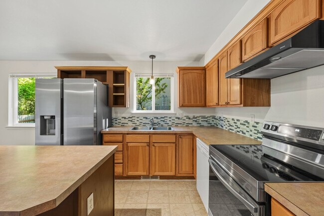 Building Photo - Clearwood Community Home in Yelm For Rent!...