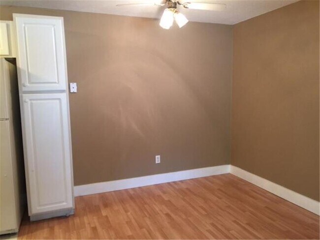 Building Photo - 4407 Wilshire Blvd