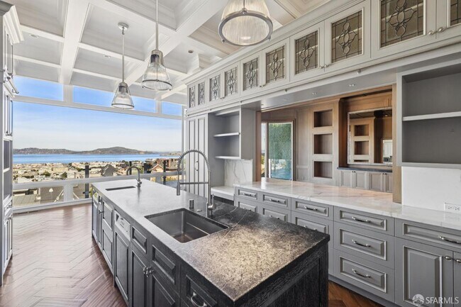 Building Photo - 2336 Broadway