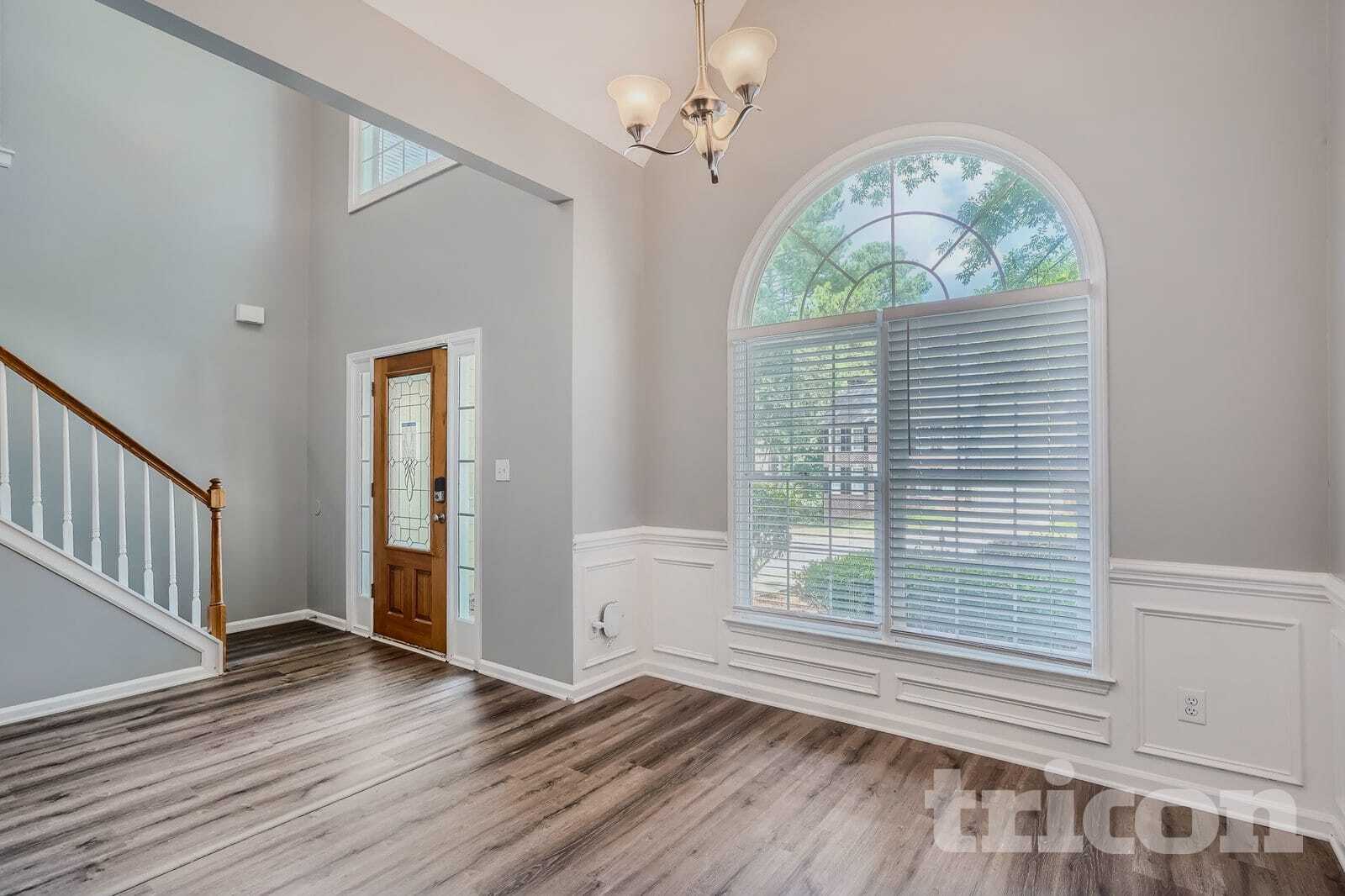Building Photo - 2200 Sugarbirch Dr