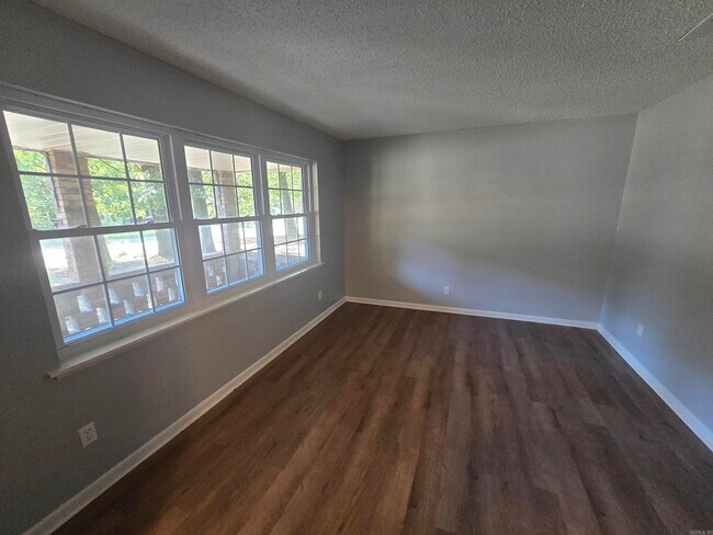 Building Photo - 10318 Independence Ln