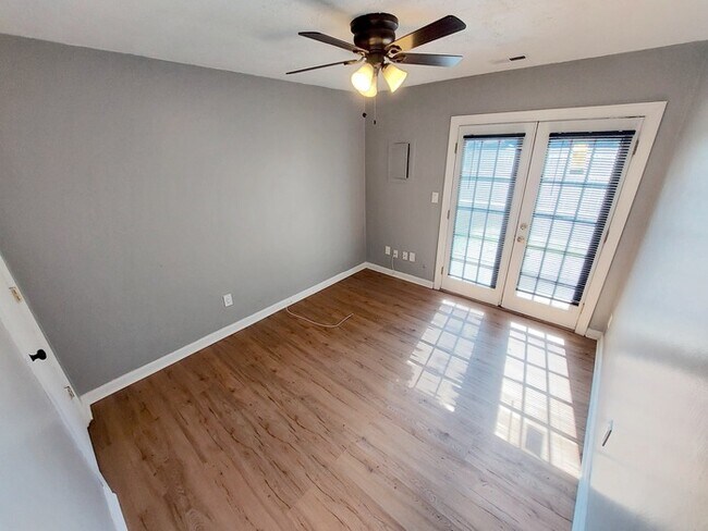 Building Photo - Beautiful Virginia Beach TownHome | 3BR, 2BA