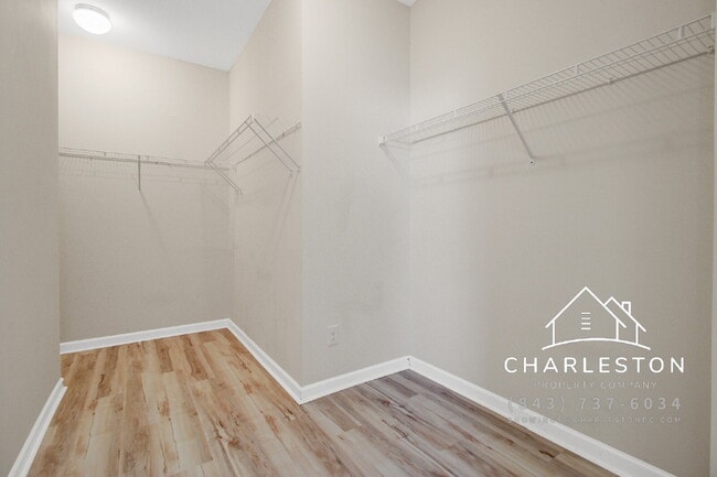 Building Photo - 403 War Admiral Ln