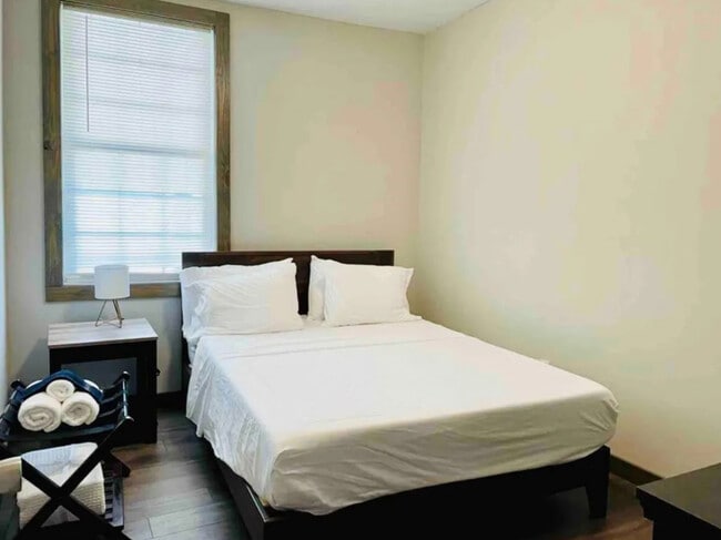 Building Photo - 527 S Hamilton St