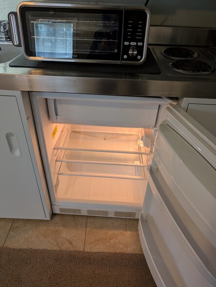 small refrigerator/freezer - 8211 Florida Dr