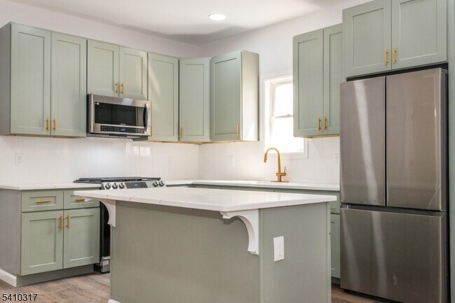 Building Photo - 64 Grace St