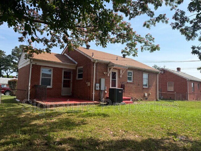 Building Photo - 2411 Carlisle Ave