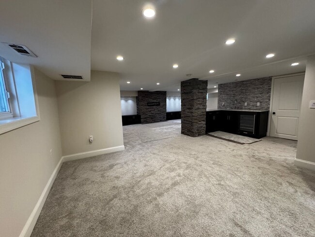 Building Photo - NEWLY RENOVATED EXPANSIVE 5BD 4BA BRIGHTWOOD HOME