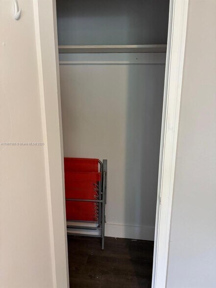 Building Photo - 586 NW 48th St