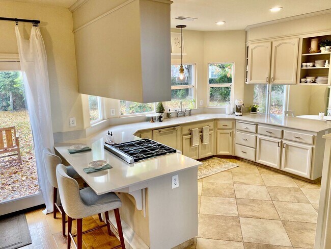 Building Photo - 4 br, 2.5 bath House - 2593 E Jenny Ave
