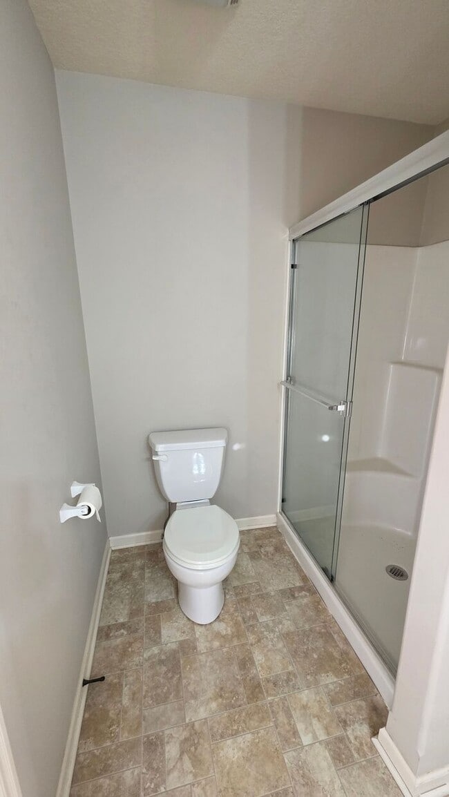 Building Photo - Beautiful 2 Bedroom Townhome in North Kans...