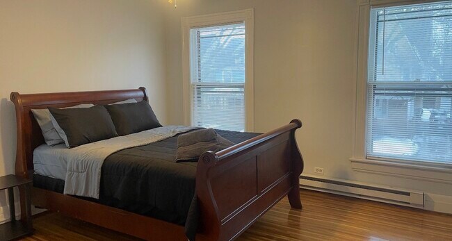 Building Photo - 21.5 Thayer St