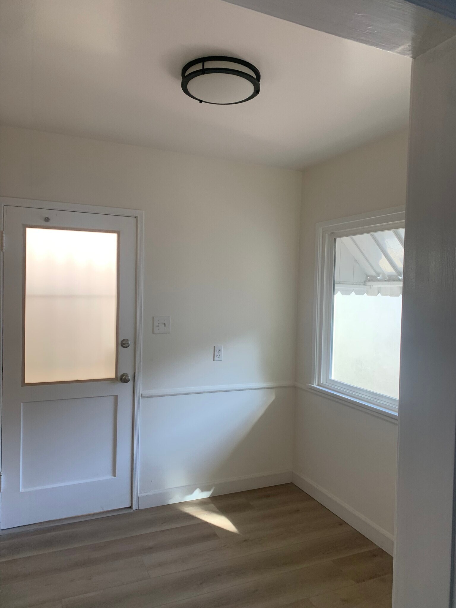 Building Photo - 11677 1/2 Magnolia Blvd