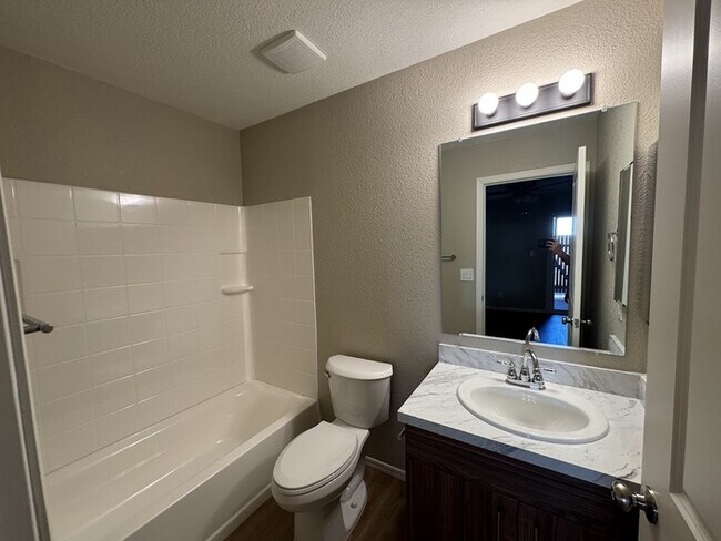 Building Photo - Brand New Unit in La Crescenta