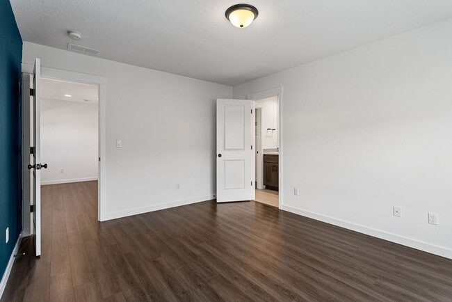 Building Photo - 2022 - Plenty of upgrades !  Access to Pool + Amenities. AC on Main, Walking trails, Nice End uni...