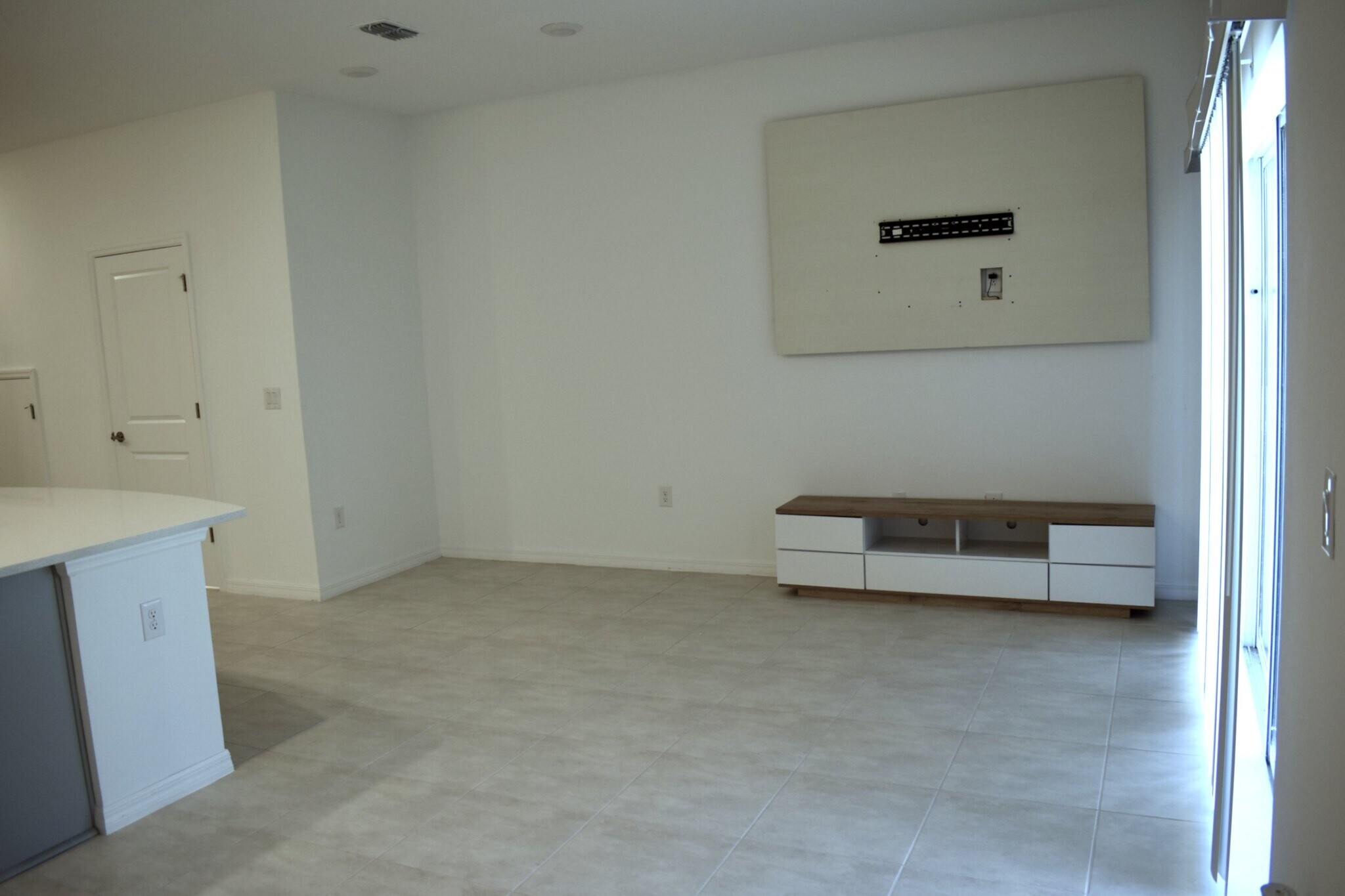 Building Photo - 2942 Canary Ave