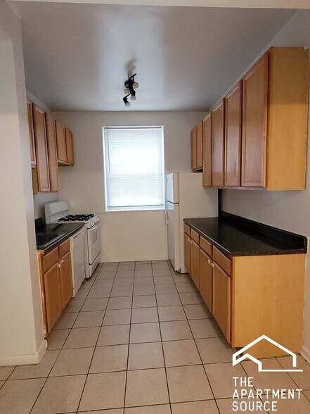 Building Photo - 7509 N Greenview Ave